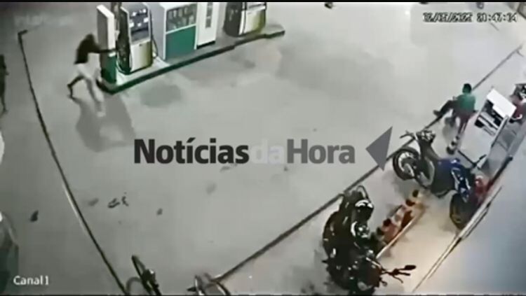 Criminosos armados invadem posto de combustíveis em Tarauacá e fogem com dinheiro e produtos